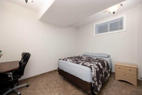 253 Starling Street, Fort Mcmurray, AB - Indoor Photo Showing Bedroom