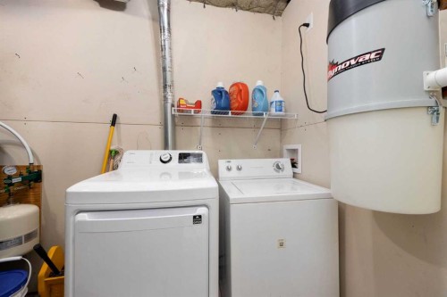 253 Starling Street, Fort Mcmurray, AB - Indoor Photo Showing Laundry Room