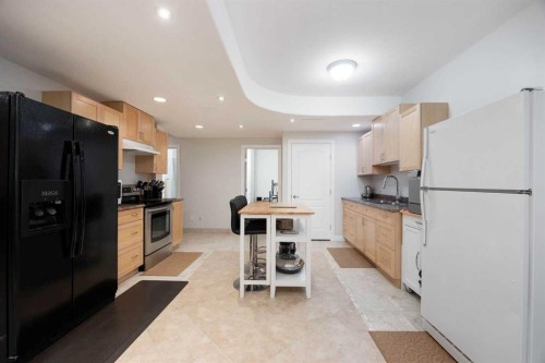 253 Starling Street, Fort Mcmurray, AB - Indoor Photo Showing Kitchen