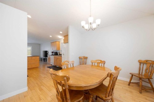 253 Starling Street, Fort Mcmurray, AB - Indoor Photo Showing Dining Room