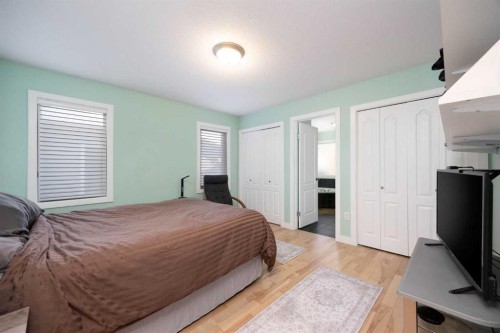 253 Starling Street, Fort Mcmurray, AB - Indoor Photo Showing Bedroom