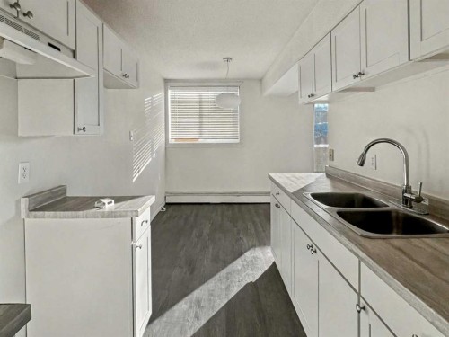 5-13 Clearwater Crescent, Fort Mcmurray, AB - Indoor Photo Showing Kitchen With Double Sink