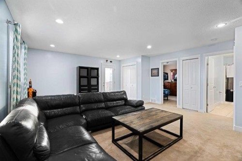 121 Snowy Owl Way, Fort Mcmurray, AB - Indoor Photo Showing Living Room