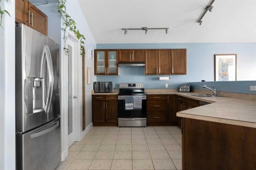 121 Snowy Owl Way, Fort Mcmurray, AB - Indoor Photo Showing Kitchen With Double Sink