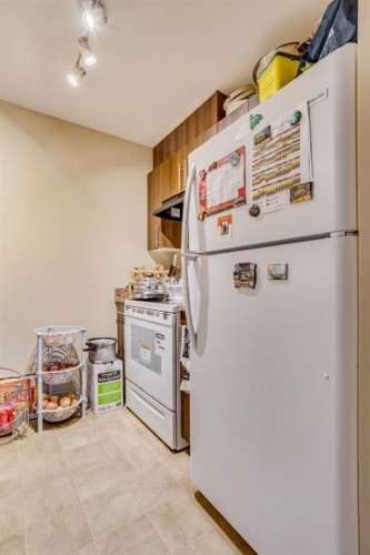 134-201 Abasand Drive, Fort Mcmurray, AB - Indoor Photo Showing Kitchen