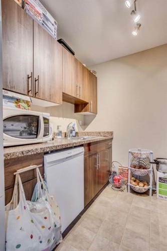 134-201 Abasand Drive, Fort Mcmurray, AB - Indoor Photo Showing Kitchen