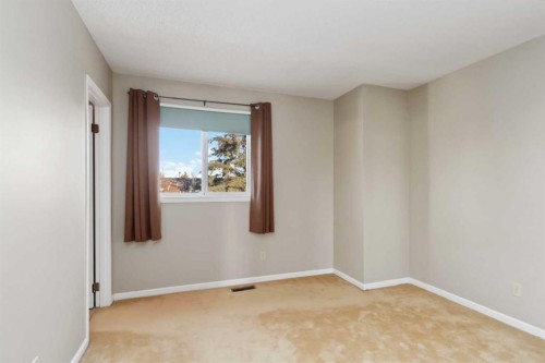 140 Brosseau Crescent, Fort Mcmurray, AB - Indoor Photo Showing Other Room