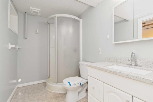 140 Brosseau Crescent, Fort Mcmurray, AB - Indoor Photo Showing Bathroom