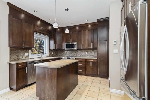 140 Brosseau Crescent, Fort Mcmurray, AB - Indoor Photo Showing Kitchen With Stainless Steel Kitchen With Upgraded Kitchen