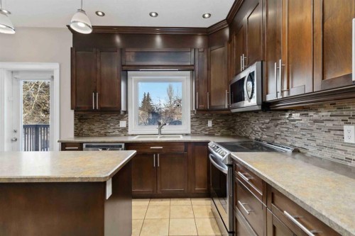 140 Brosseau Crescent, Fort Mcmurray, AB - Indoor Photo Showing Kitchen With Double Sink With Upgraded Kitchen