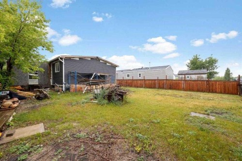 136 Greenbriar Bay, Fort Mcmurray, AB - Outdoor