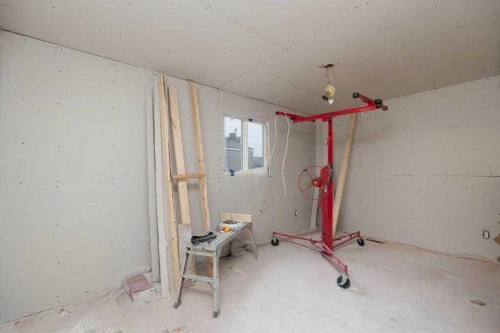 136 Greenbriar Bay, Fort Mcmurray, AB - Indoor Photo Showing Garage