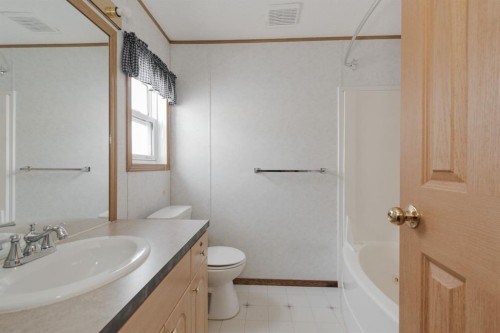 167 Grant Way, Fort Mcmurray, AB - Indoor Photo Showing Bathroom