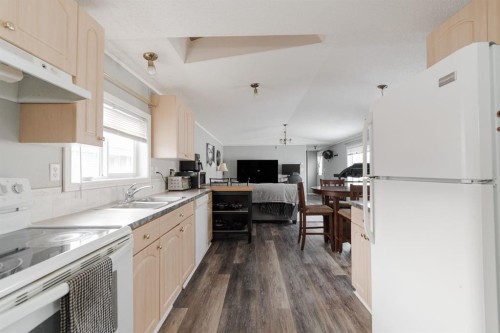 167 Grant Way, Fort Mcmurray, AB - Indoor Photo Showing Kitchen With Double Sink