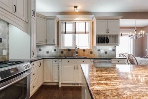 472 Killdeer Way, Fort Mcmurray, AB - Indoor Photo Showing Kitchen
