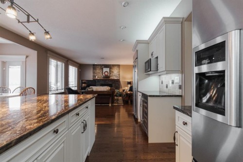 472 Killdeer Way, Fort Mcmurray, AB - Indoor Photo Showing Kitchen