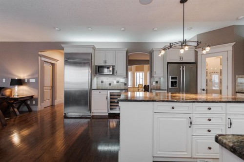 472 Killdeer Way, Fort Mcmurray, AB - Indoor Photo Showing Kitchen With Upgraded Kitchen