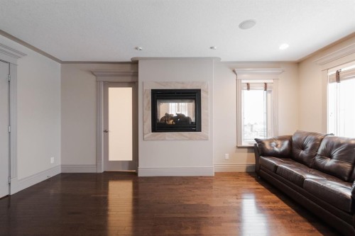 472 Killdeer Way, Fort Mcmurray, AB - Indoor Photo Showing Living Room