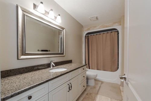 472 Killdeer Way, Fort Mcmurray, AB - Indoor Photo Showing Bathroom