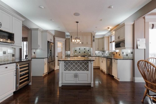 472 Killdeer Way, Fort Mcmurray, AB - Indoor Photo Showing Kitchen With Upgraded Kitchen