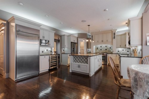 472 Killdeer Way, Fort Mcmurray, AB - Indoor Photo Showing Kitchen With Upgraded Kitchen