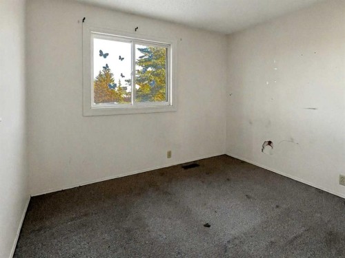 114 Bird Crescent, Fort Mcmurray, AB - Indoor Photo Showing Other Room