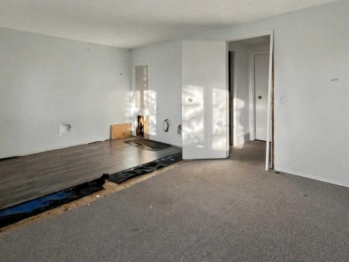 114 Bird Crescent, Fort Mcmurray, AB - Indoor Photo Showing Other Room