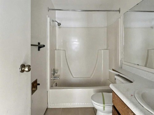 114 Bird Crescent, Fort Mcmurray, AB - Indoor Photo Showing Bathroom