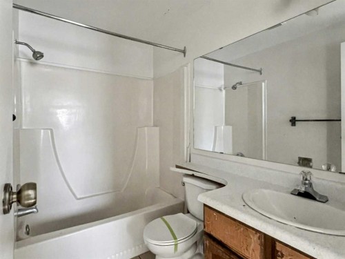 114 Bird Crescent, Fort Mcmurray, AB - Indoor Photo Showing Bathroom