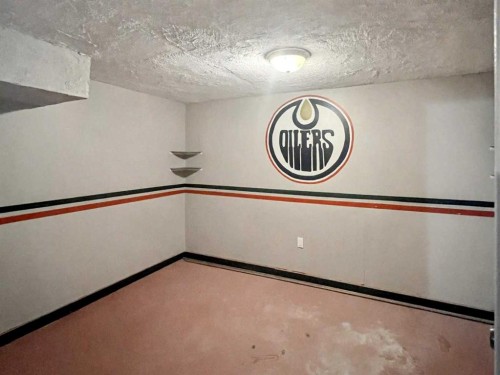 114 Bird Crescent, Fort Mcmurray, AB - Indoor Photo Showing Other Room