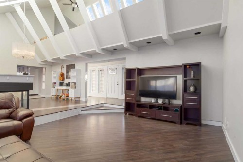 224 Torrie Crescent, Fort Mcmurray, AB - Indoor Photo Showing Living Room
