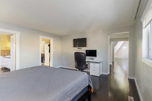 224 Torrie Crescent, Fort Mcmurray, AB - Indoor Photo Showing Bedroom