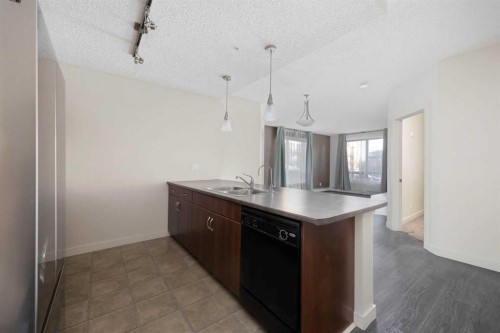 214-136C Sandpiper Road, Fort Mcmurray, AB - Indoor Photo Showing Kitchen