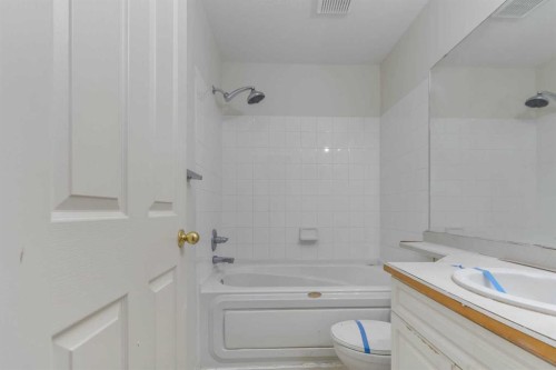 427-200 Richard Street, Fort Mcmurray, AB - Indoor Photo Showing Bathroom