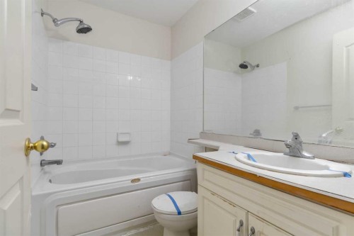 427-200 Richard Street, Fort Mcmurray, AB - Indoor Photo Showing Bathroom