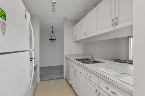 427-200 Richard Street, Fort Mcmurray, AB - Indoor Photo Showing Kitchen With Double Sink