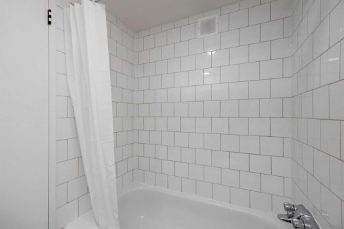 1102-13221 Macdonald Drive, Fort Mcmurray, AB - Indoor Photo Showing Bathroom