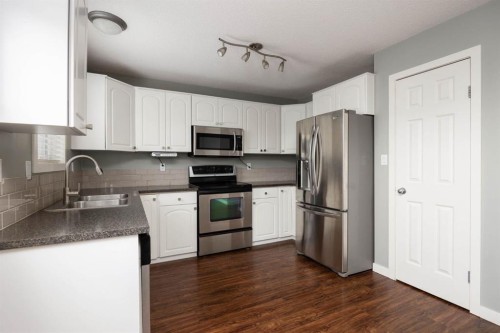 234 Laffont Way, Fort Mcmurray, AB - Indoor Photo Showing Kitchen With Stainless Steel Kitchen