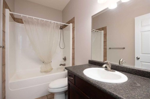 121 Gravelstone Way, Fort Mcmurray, AB - Indoor Photo Showing Bathroom