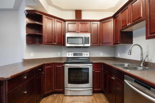 121 Gravelstone Way, Fort Mcmurray, AB - Indoor Photo Showing Kitchen With Double Sink