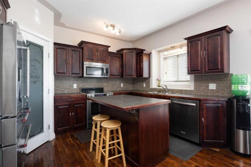 121 Gravelstone Way, Fort Mcmurray, AB - Indoor Photo Showing Kitchen With Double Sink