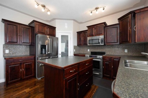 121 Gravelstone Way, Fort Mcmurray, AB - Indoor Photo Showing Kitchen With Double Sink