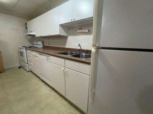 195 Eymundson Road, Fort Mcmurray, AB - Indoor Photo Showing Kitchen With Double Sink