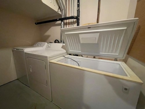 195 Eymundson Road, Fort Mcmurray, AB - Indoor Photo Showing Laundry Room