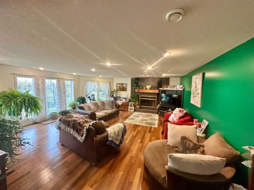 13164 Lakeland Drive, Lac La Biche, AB - Indoor Photo Showing Living Room