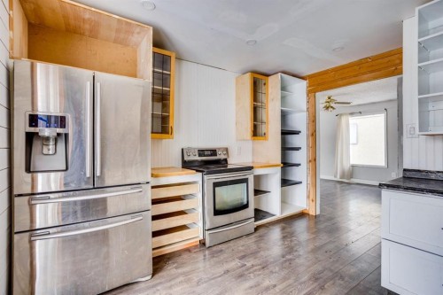 62 Birch Road, Fort Mcmurray, AB - Indoor Photo Showing Kitchen
