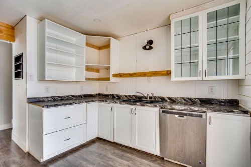 62 Birch Road, Fort Mcmurray, AB - Indoor Photo Showing Kitchen