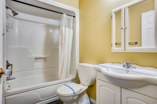 62 Birch Road, Fort Mcmurray, AB - Indoor Photo Showing Bathroom