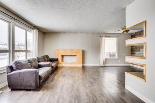 62 Birch Road, Fort Mcmurray, AB - Indoor Photo Showing Living Room