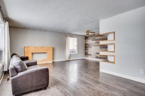 62 Birch Road, Fort Mcmurray, AB - Indoor Photo Showing Living Room